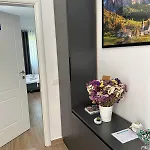Lexhulo Room's Domje