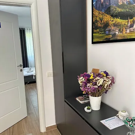 Lexhulo Room's Domje